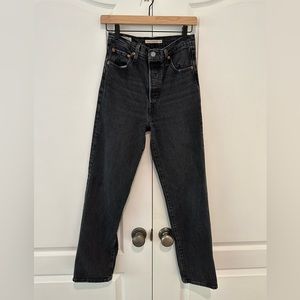 Levi’s Women’s Ribcage Straight Ankle Jeans Size 26x29